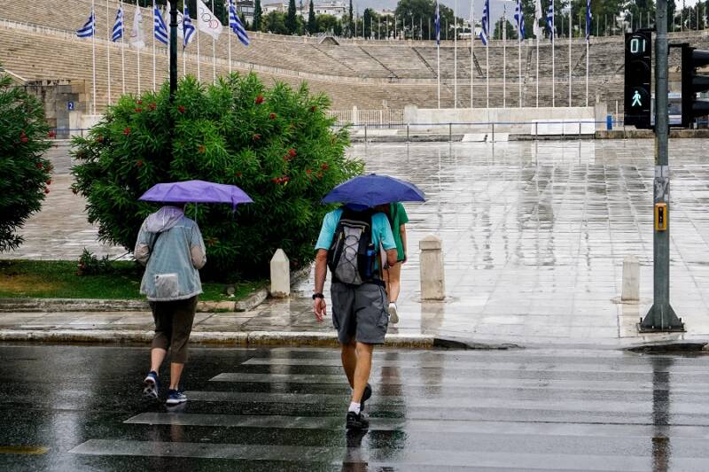  Αστάθεια με βροχές και καταιγίδες – Πότε επιστρέφει… το “καλοκαίρι”