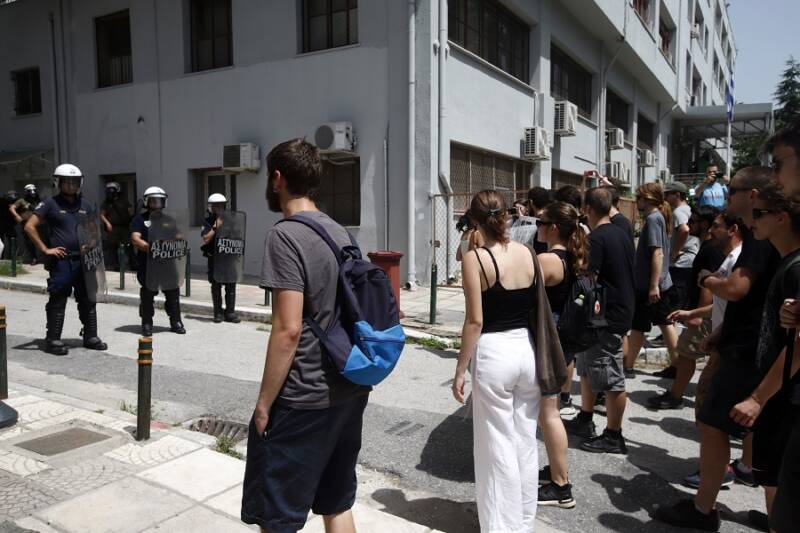  Θεσσαλονίκη: Πορεία φοιτητών στο ΑΠΘ με  παρουσία των ΜΑΤ (vid)