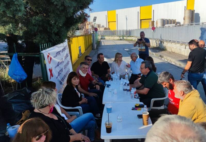  Συνάντηση αντιπροσωπείας του ΣΥΡΙΖΑ με τους απεργούς εργαζόμενους στο εργοστάσιο ”Μαλαματίνα”