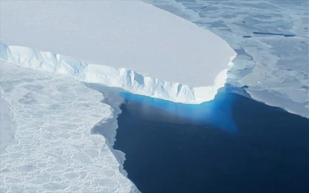  Ο “Παγετώνας της αποκάλυψης” πλησιάζει στην κατάρρευση – Πόσο θα ανεβάσει την στάθμη της θάλασσας
