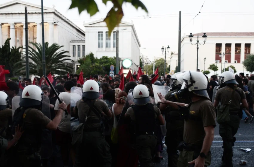  Χημικά και επεισόδια στο φοιτητικό συλλαλητήριο κατά της πανεπιστημιακής αστυνομίας (vid)