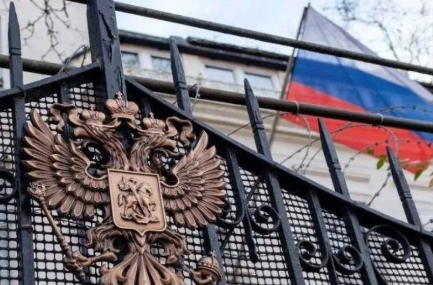  Με νέο tweet η Ρωσική πρεσβεία “τρολάρει” τον Μητσοτάκη για το “σχέδιο αποσταθεροποιήσεις του Πούτιν”