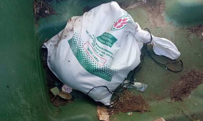  Κτηνωδία στα Τρίκαλα: Έπνιξαν 5 κουταβάκια και τα πέταξαν στα σκουπίδια (εικόνες)