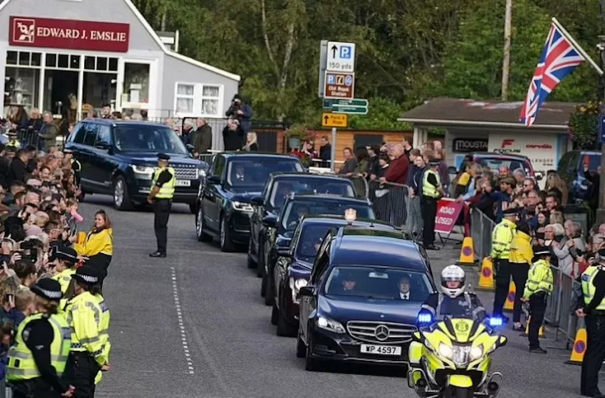  Έφτασε στο Εδιμβούργο η σορός της βασίλισσας Ελισάβετ – Χιλιάδες κόσμου στους δρόμους (εικόνες)