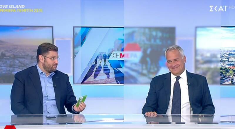  Επικό “τρολάρισμα” Ζαχαριάδη σε Βορίδη – Του έδωσε χαρτομάντιλα για τις ιταλικές εκλογές (vid)