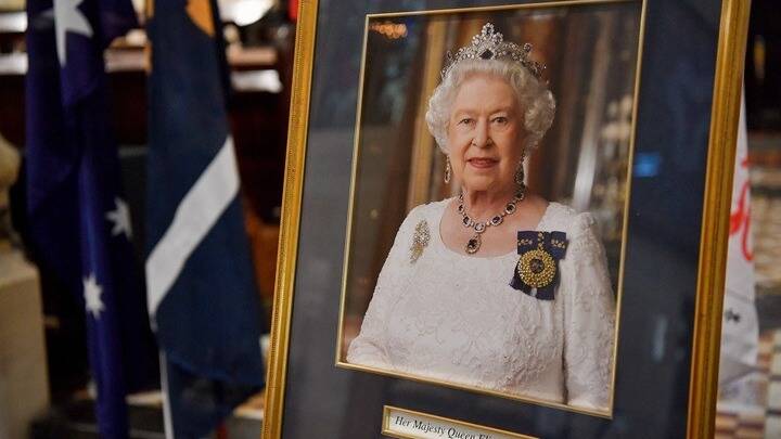  Η Ρωσία δεν προσκλήθηκε στην κηδεία της βασίλισσας Ελισάβετ – Έξαλλη η Ζαχάροβα