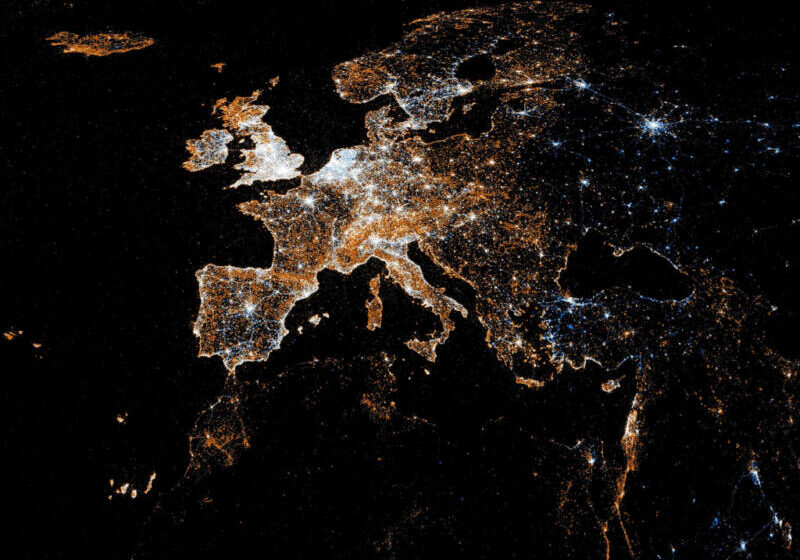  Στο σκοτάδι η Ευρώπη – Οι κυβερνήσεις παίρνουν μέτρα για την εξοικονόμηση ενέργειας