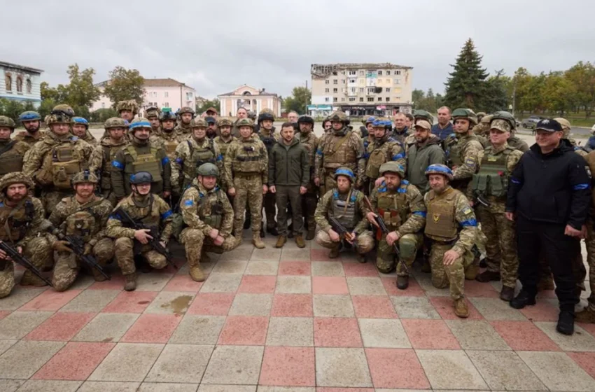 Στο Ιζιούμ ο Ζελένσκι, την πόλη που ανακατέλαβε ο ουκρανικός στρατός από τους Ρώσους