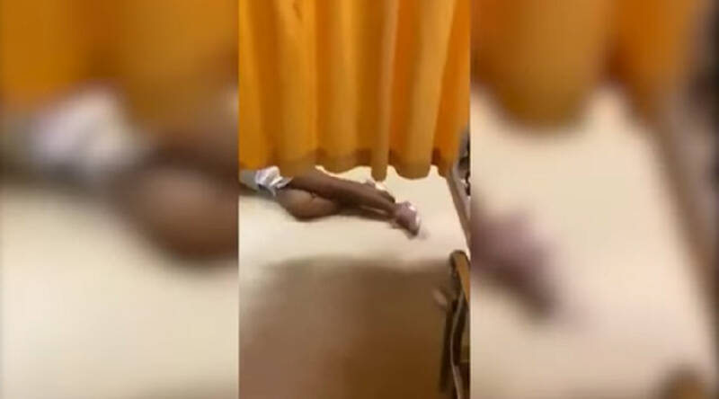  Σοκαριστικό βίντεο: Ασθενής σέρνεται στο πάτωμα στα επείγοντα περιστατικά του νοσοκομείου Χανίων (vid)