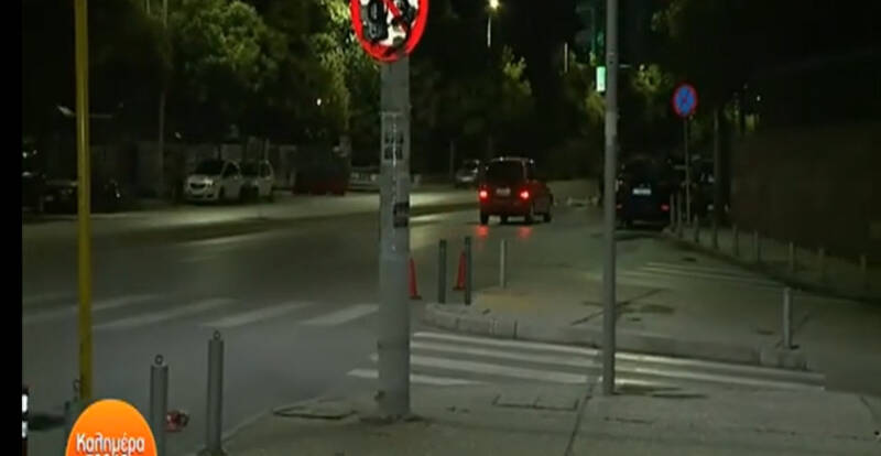  Απίστευτο περιστατικό στον ΑΝΤ1: Αυτοκίνητο παρέσυρε γυναίκα την ώρα της σύνδεσης με Θεσσαλονίκη (vid)