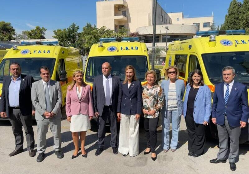  Η Ένωση Ελλήνων Εφοπλιστών δώρισε στο ΕΚΑΒ 20 υπερσύγχρονα ασθενοφόρα