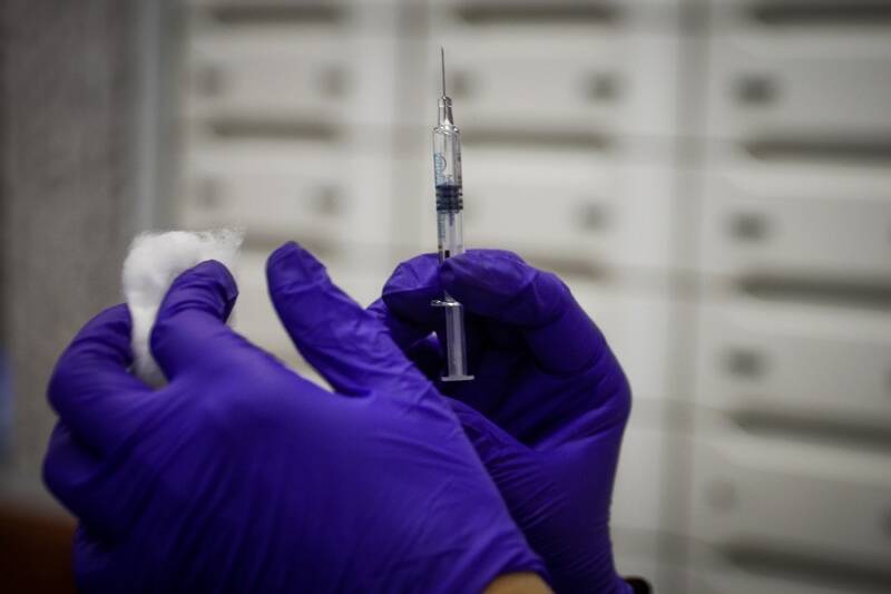  Υποχρεωτικότητα εμβολιασμού για covid: Γιατί επανέρχεται στο προσκήνιο – Ξαφνικό “δίδυμο κύμα” γρίπης – κοροναϊού