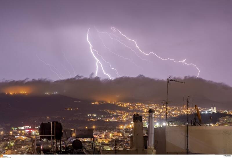  LIVE Κακοκαιρία BOGDAN: Πότε θα χτυπήσει την Αττική – Βροχές, καταιγίδες, κεραυνοί στη δυτική Ελλάδα