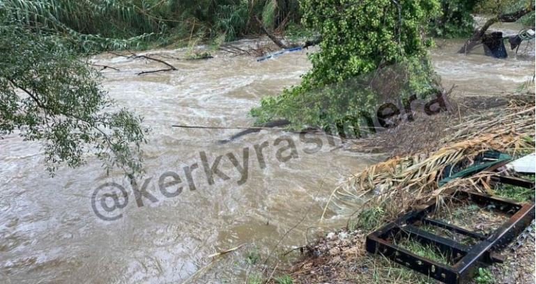  Κέρκυρα: Πλημμύρισαν σχολεία, ποτάμια οι δρόμοι (vid-εικόνες)