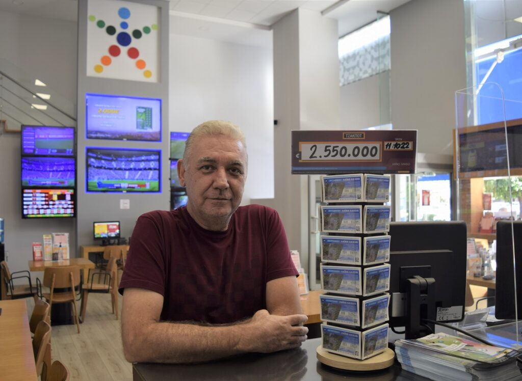 Αύριο η μεγάλη κλήρωση για το τζακ-ποτ των 2.550.000 ευρώ στο Λαϊκό Λαχείο 3 2 1