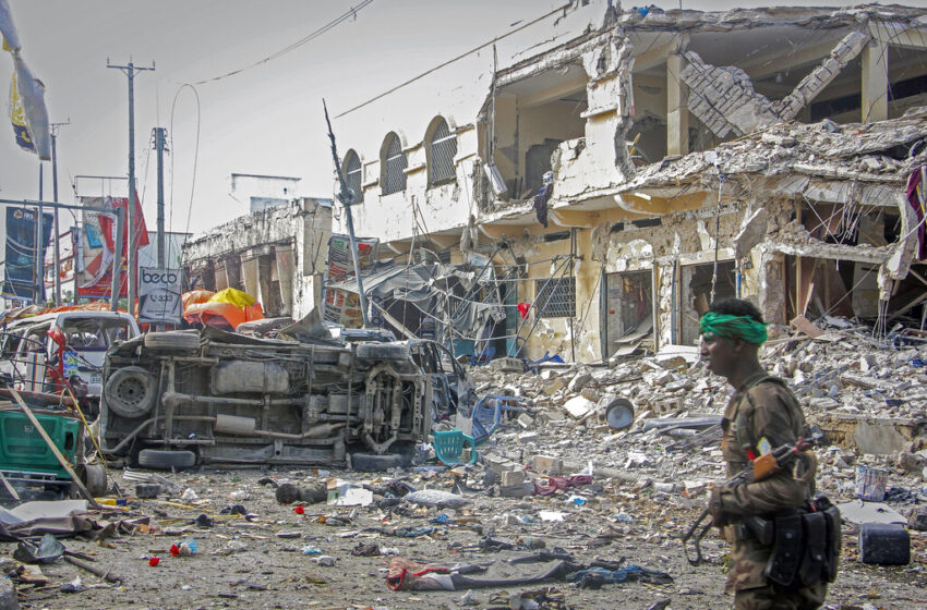  Σομαλία: Δεκάδες θύματα από εκρήξεις παγιδευμένων αυτοκινήτων – Σκηνές χάους στη Μογκαντίσου (σκληρές εικόνες)
