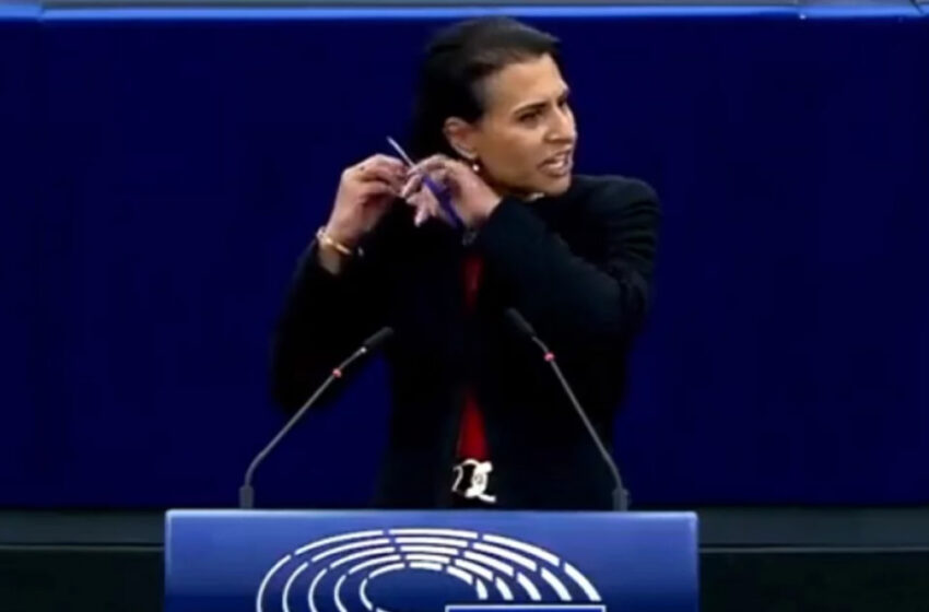  Ευρωβουλεύτρια έκοψε τα μαλλιά της μέσα στο Ευρωκοινοβούλιο ως ένδειξη αλληλεγγύης στις γυναίκες του Ιράν