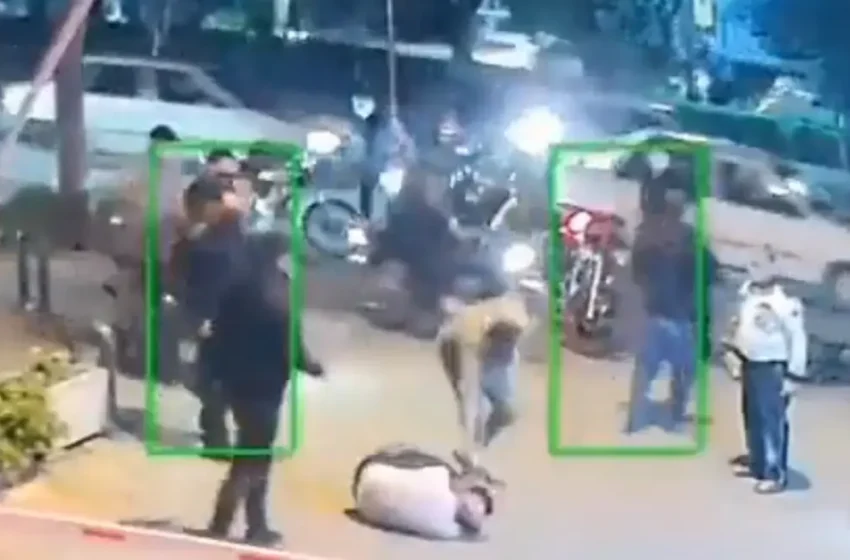  Ιράν: Βίντεο δείχνει αστυνομικούς να ξυλοκοπούν άγρια και να πυροβολούν άνδρα