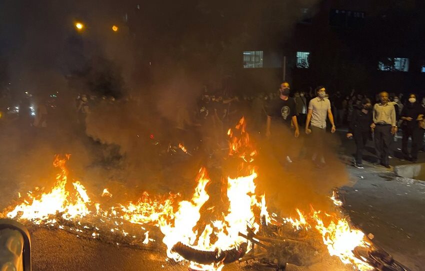  Τουλάχιστον 82 νεκροί στο Ιράν, ανάμεσα τους παιδιά – Δολοφονούν αδιακρίτως στις διαδηλώσεις