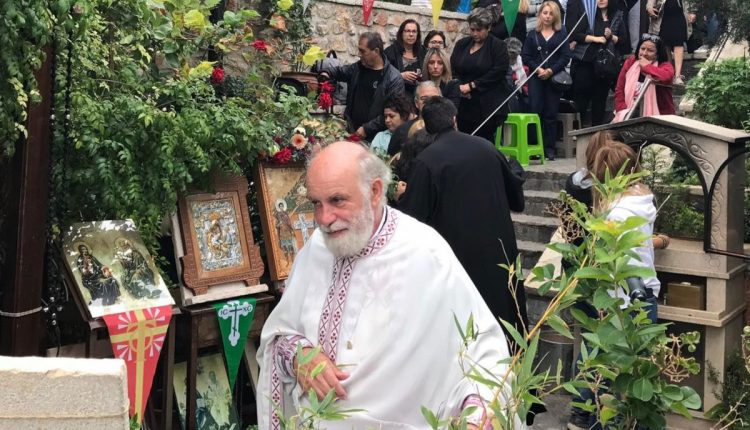  Ιερά Σύνοδος: Απομάκρυνε τον “θαυματουργό” πάτερ Δημήτριο από τους Αγίους Ισιδώρους Λυκαβηττού