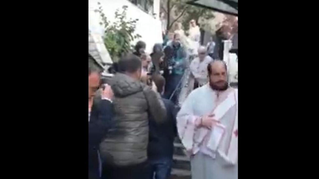 pater dimitrios agioi isidoroi thaumata