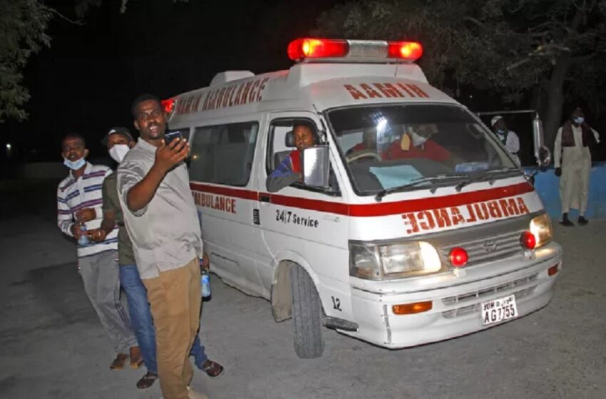  Σομαλία: Όχημα με εκρηκτικά μπήκε σε ξενοδοχείο – Την ευθύνη ανέλαβε παρακλάδι της Αλ Κάιντα – Τρεις νεκροί και οκτώ τραυματίες (vid)