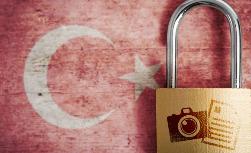  Μαζικές συλλήψεις δημοσιογράφων στη Τουρκία – Νέος νόμος για “διάδοση ψευδών ειδήσεων”