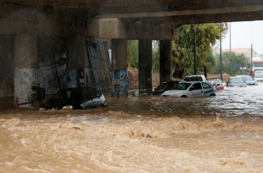  Ηράκλειο: Αγωνιώδεις οι προσπάθειες πυροσβεστικής και τοπικών αρχών-Έκκληση για περιορισμό μετακινήσεων- Ένας νεκρός