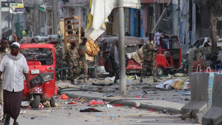  Τουλάχιστον 100 νεκροί από διπλή επίθεση αυτοκτονίας στο  Μογκαντίσου
