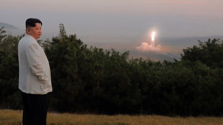  Κιμ Γιονγκ Ουν: “Οι πυρηνικές μας δυνάμεις είναι έτοιμες για πραγματικό πόλεμο” – Νέα δοκιμή βαλλιστικού πυραύλου