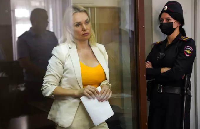  Ρωσία: Η δημοσιογράφος Μαρίνα Οφσιάνικοβα εγκατέλειψε με την κόρη της τη χώρα
