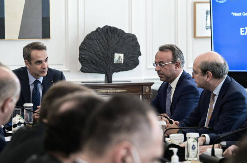  Μητσοτάκης στο υπουργικό: Θέλουμε να επιστρέφουμε το μέρισμα της ανάπτυξης στους πιο αδύναμους