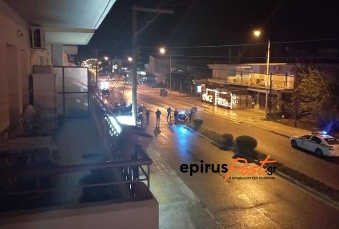  Ιωάννινα: 15 άτομα έπαιζαν ξύλο μέσα στον δρόμο με πέτρες και κοντάρια (vid)