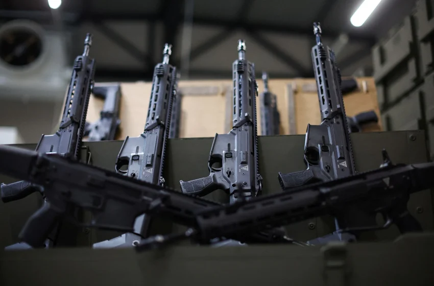  Reuters: Ανθεί η βιομηχανία όπλων καθώς η Ανατολική Ευρώπη εξοπλίζει την Ουκρανία