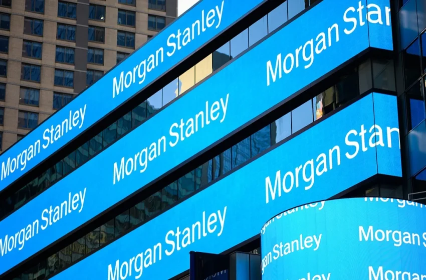  “Σήμα κινδύνου” από τους διεθνείς οίκους αξιολόγησης- Η Morgan Stanley δίνει τον τόνο: υποκλοπές, εκλογές, πολιτική αστάθεια απομακρύνουν την επιστροφή στην επενδυτική βαθμίδα