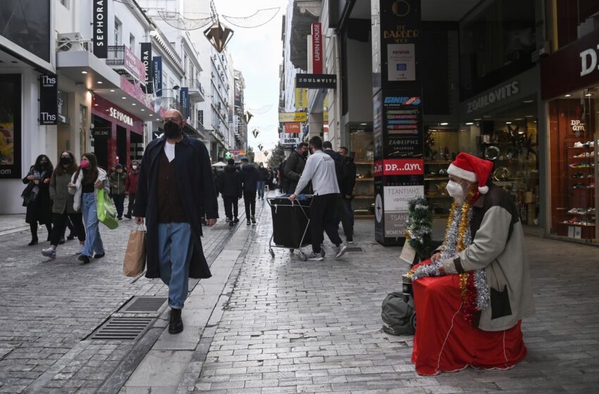  Αναζητείται η “κανονικότητα” – Πώς θα περάσουν τις γιορτές οι πολίτες – Υποχωρεί σταδιακά η πανδημία, στα ύψη το κόστος ζωής