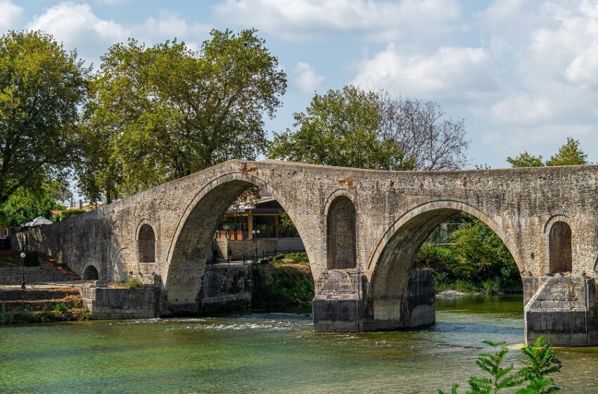  Γεφύρι της Άρτας: Βουτιά θανάτου από 51χρονο –  Νοσηλεύεται σε κρίσιμη κατάσταση