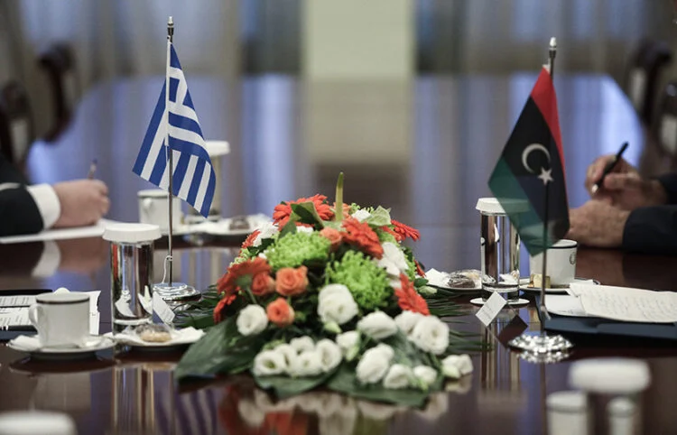 Politico για Δένδια: Hello, goodbye – Ο Έλληνας ΥΠΕΞ προσγειώνεται στην Τρίπολη και φεύγει αμέσως μετά