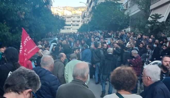  Συμπαράσταση διαμαρτυρίας έξω από το σπίτι της Ιωάννας Κολοβού (εικόνες &vid)