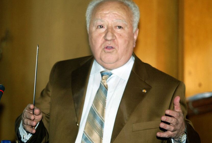  Πέθανε ο σεισμολόγος Βασίλης Παπαζάχος