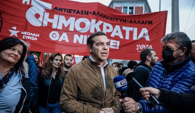  Μήνυμα Τσίπρα από την πορεία: Διαπράττουν τεράστιο λάθος όσοι υπονομεύουν την Δημοκρατία και αμφισβητούν την αποφασιστικότητα του λαού (vid)