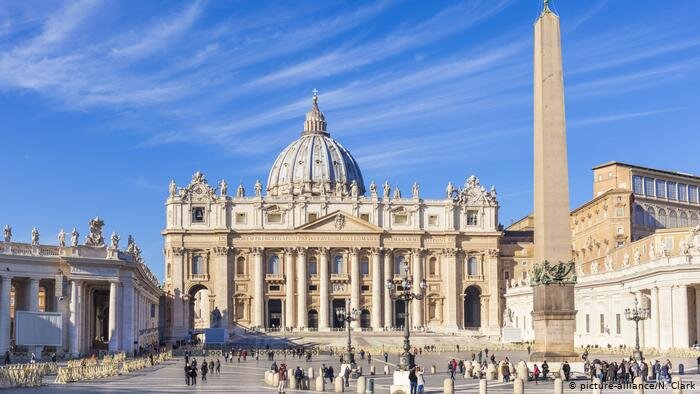  Σκάνδαλο στο Βατικανό: Ιερέας οργάνωσε γκέι όργιο σε ενορία