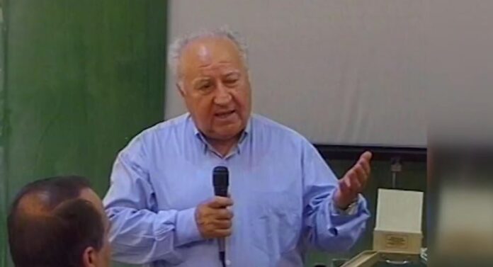 Βασίλης Παπαζάχος 696x377 1