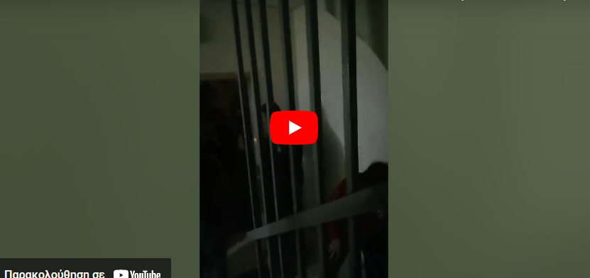  Ιωάννα Κολοβού: Η στιγμή που οι αστυνομικοί σπάνε την πόρτα του σπιτιού της – Σοκαριστικές εικόνες (vid)