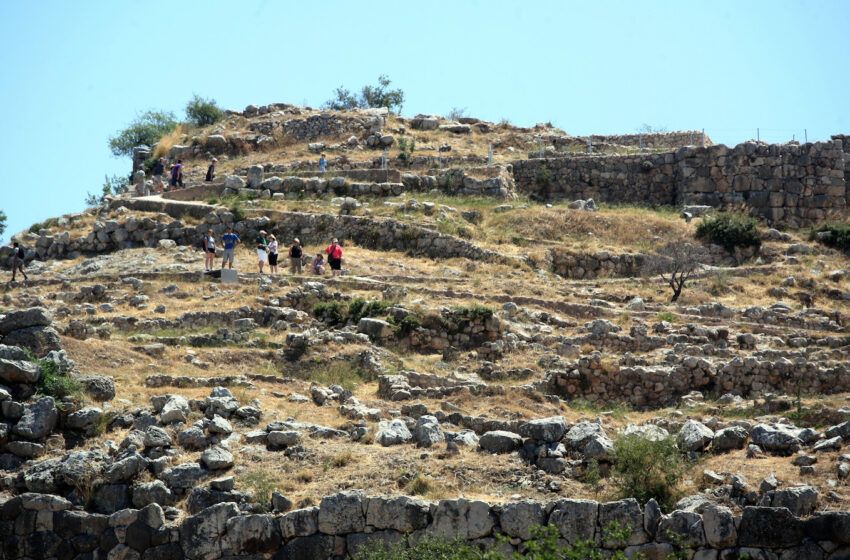  Ανακάλυψαν σήραγγα λαξευμένη σε βράχο – Σενάριο για τον τάφο της Κλεοπάτρας