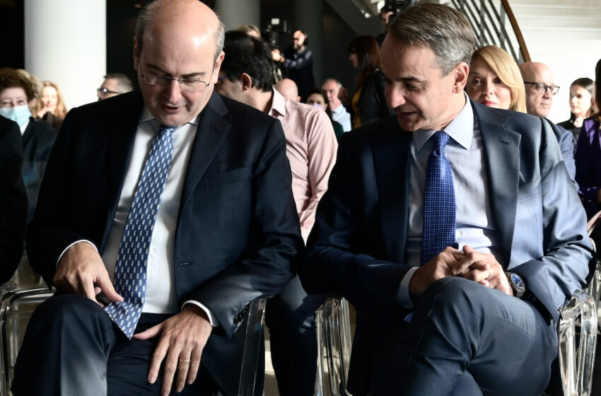  Μητσοτάκης σε Χατζηδάκη: Δεν κινδυνεύεις να σου πέσουν τα μαλλιά