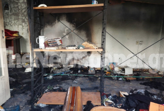  Βόλος: Γιατρός έβαλε φωτιά στο σπίτι του και έτρωγε στην αυλή κοιτάζοντας τις φλόγες (εικόνες)