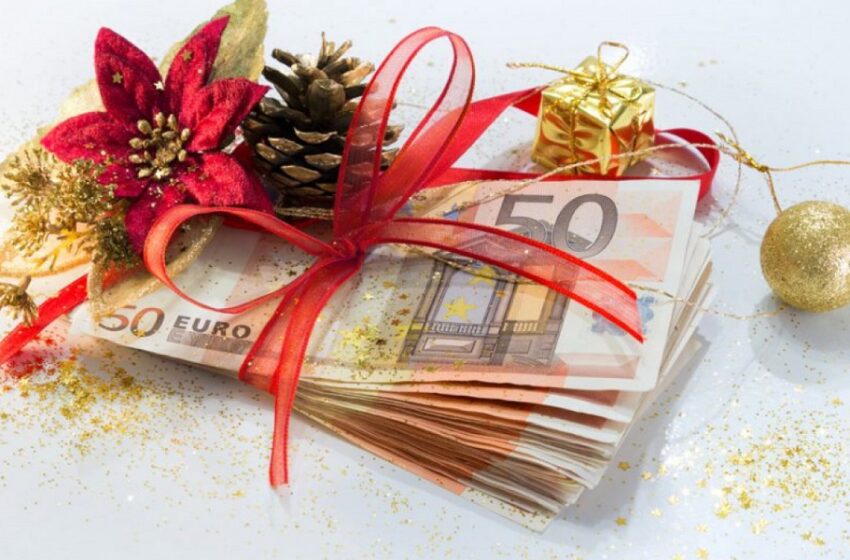  Δώρο Χριστουγέννων: Πότε καταβάλλεται σε μισθωτούς και επιδοτούμενους ανέργους – Τι ποσά θα λάβουν οι εργαζόμενοι