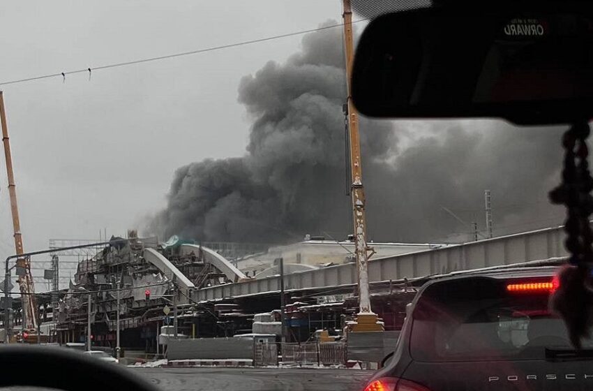  Μόσχα: Μεγάλη φωτιά κοντά σε σιδηροδρομικό σταθμό – 80 πυροσβέστες στο σημείο (vid)