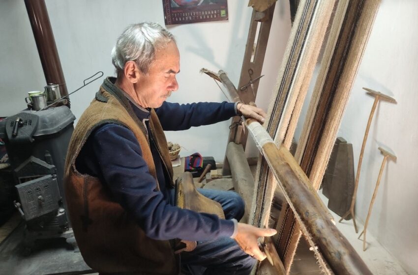 Βουλγαρία: Ο Χρίστο Μαρίνοφ φτιάχνει αντικείμενα από τρίχα κατσίκας – Ανακηρύχθηκε ”ζωντανός ανθρώπινος θησαυρός”